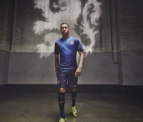 世界杯2026-字母哥狂轰滥炸如入无人之境，广厦铁血防守令开拓者窒息