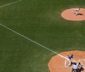 开云下载-西甲德比暗流涌动，尤文单节风暴揭示现代足球残酷美学